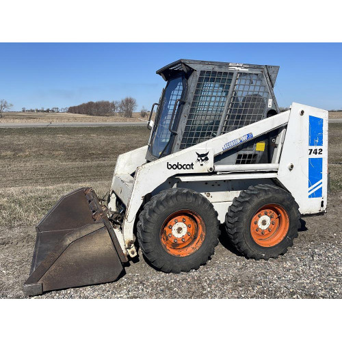 Мини-погрузчик Bobcat 742