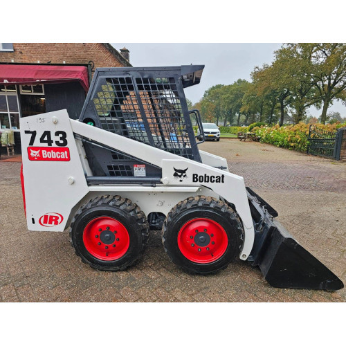 Мини-погрузчик Bobcat 743