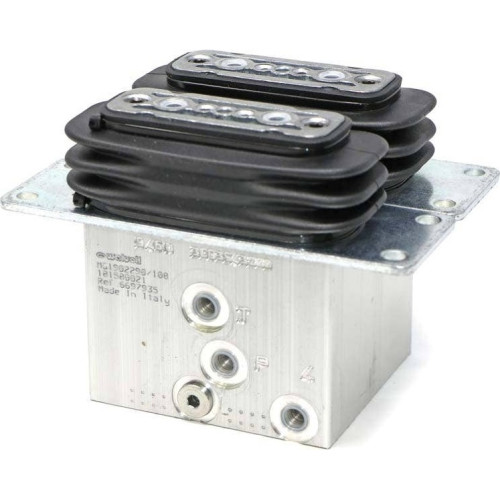 Двойной педальный клапан Bobcat, 6697935