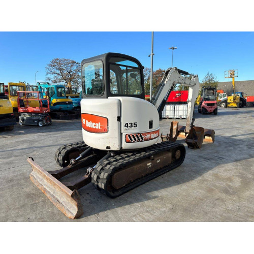 Міні-екскаватор Bobcat 435