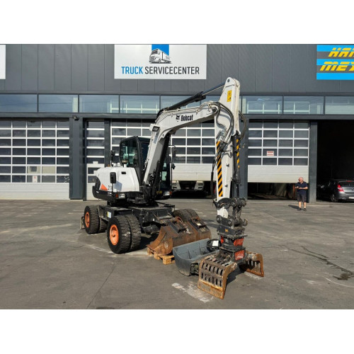 Колесный экскаватор Bobcat E57W