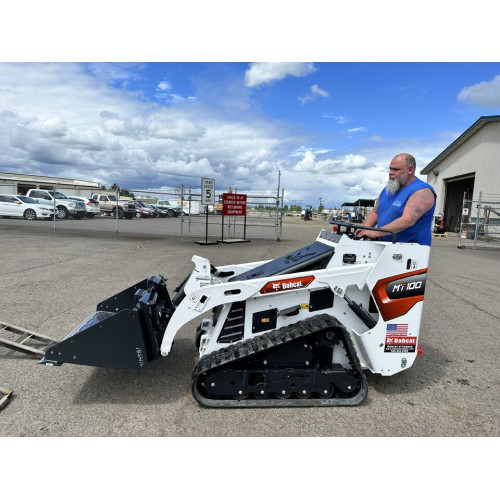 Компактний навантажувач Bobcat MT100