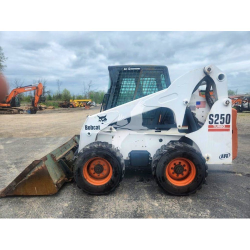 Мини-погрузчик Bobcat S250