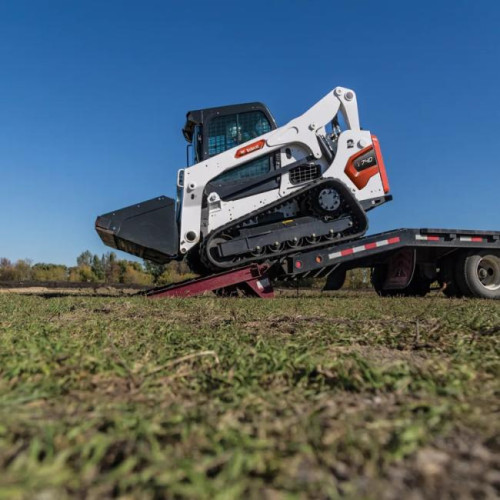 Компактний навантажувач Bobcat T740