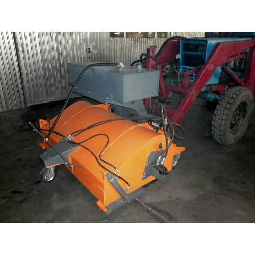 Щітка з переднім бункером та системою поливу