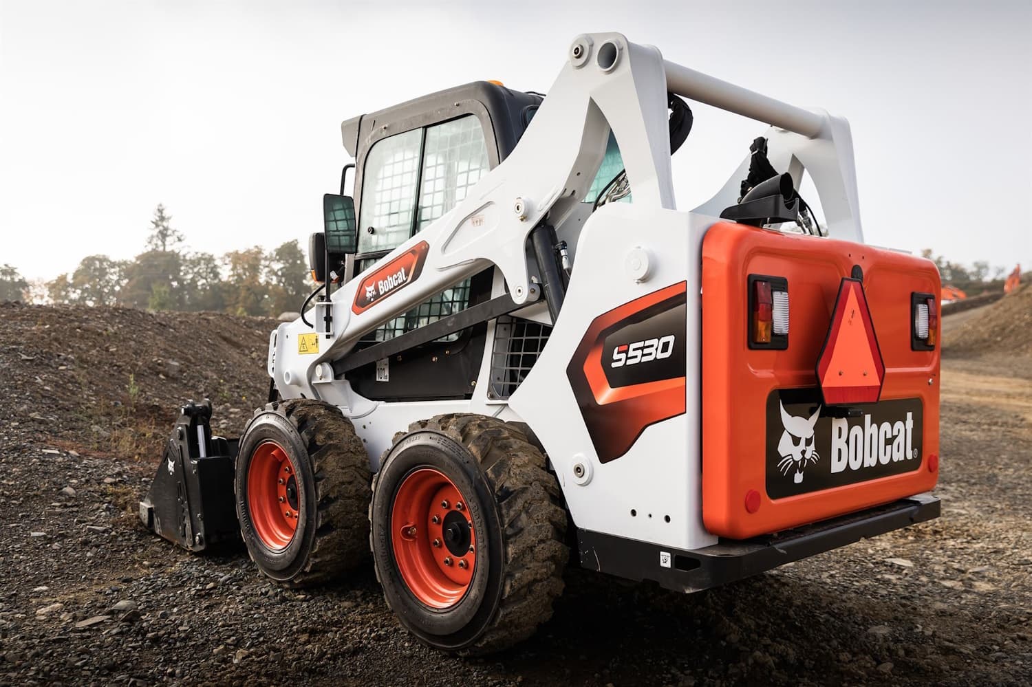 Bobcat или Caterpillar (Cat): что выбрать