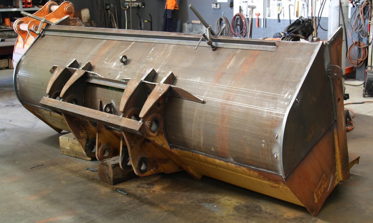 Ремонт ковшів екскаваторів Bobcat